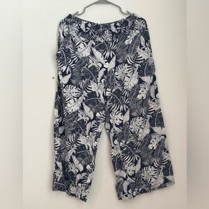 TAHARI Wide Leg Cropped Pants